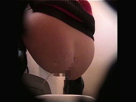 都内某所の飲食店トイレ排泄盗撮スパイカメラ映像4時間34人　サンプル画像03